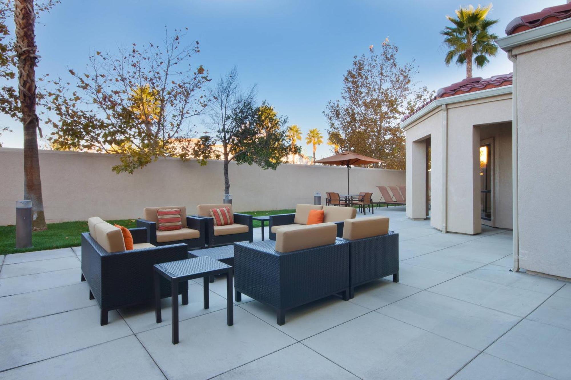 Hotel Courtyard By Marriott Palmdale Esterno foto